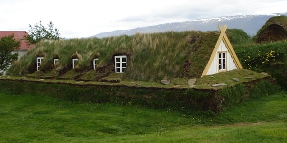 Turf House e bioedilizia: i tetti verdi islandesi candidati a Patrimonio dell'Unesco