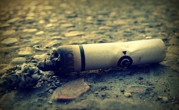 Mozziconi di sigaretta: vietato gettarli a terra, sono rifiuti tossici